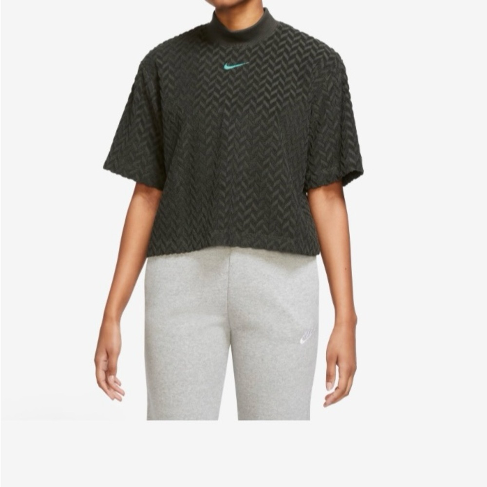Nike Women’s Everyday Mod Boxy Top. Olive Green. Size Large. Neutral, Minimalist